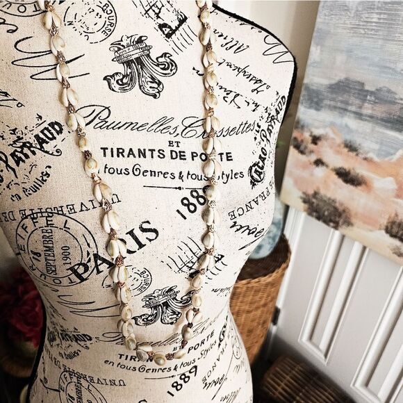 New Handmade Beaded Lei Natural Seashell Necklace. - Picture 11 of 13